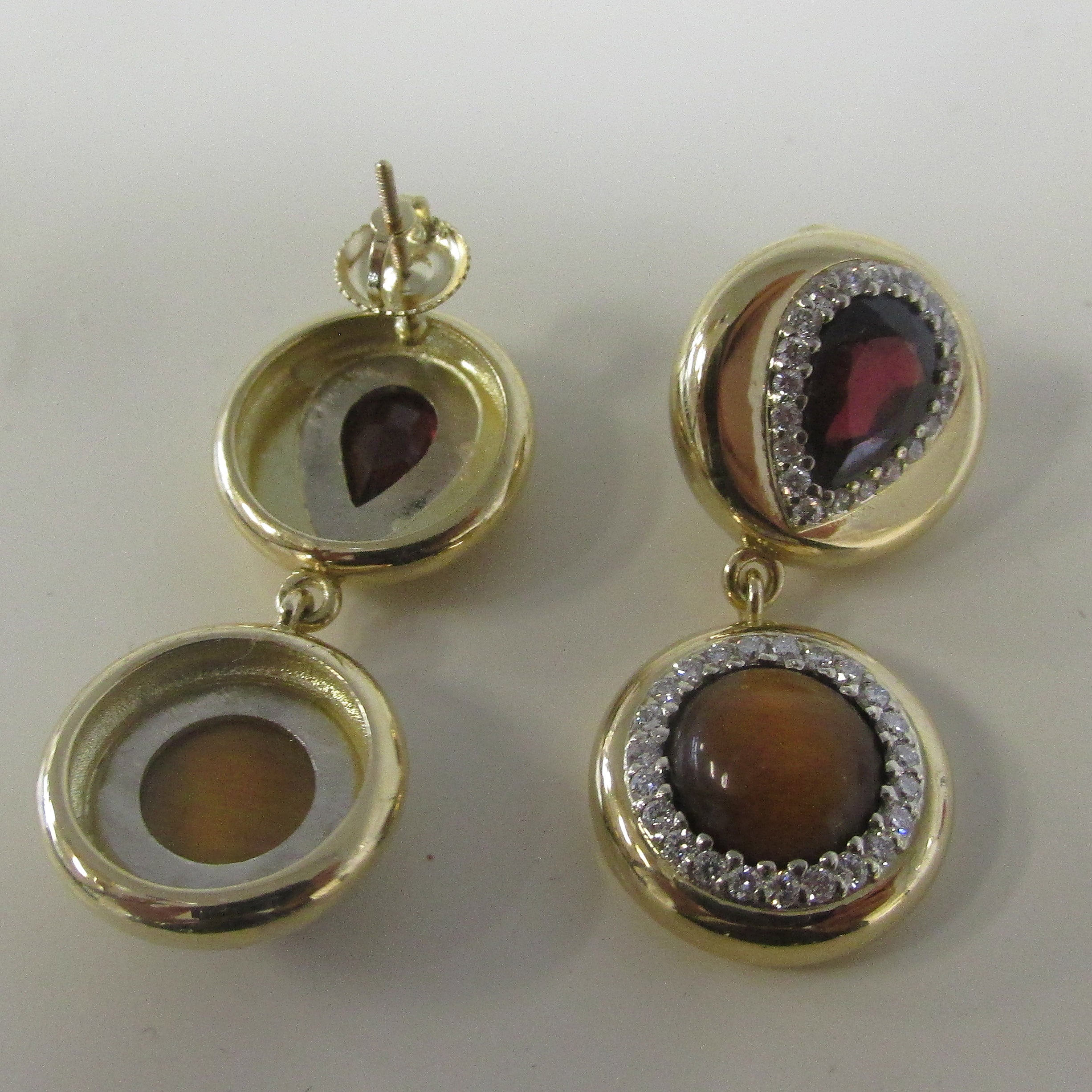 Boucles d'oreilles pendantes avec pierres précieuses