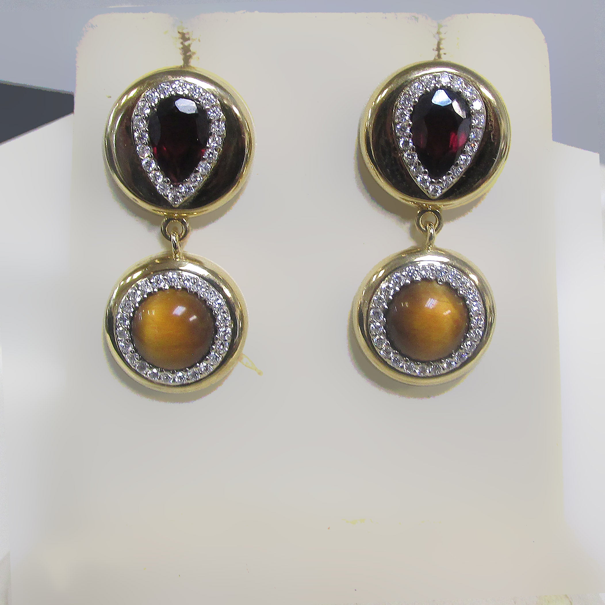 Boucles d'oreilles pendantes avec pierres précieuses