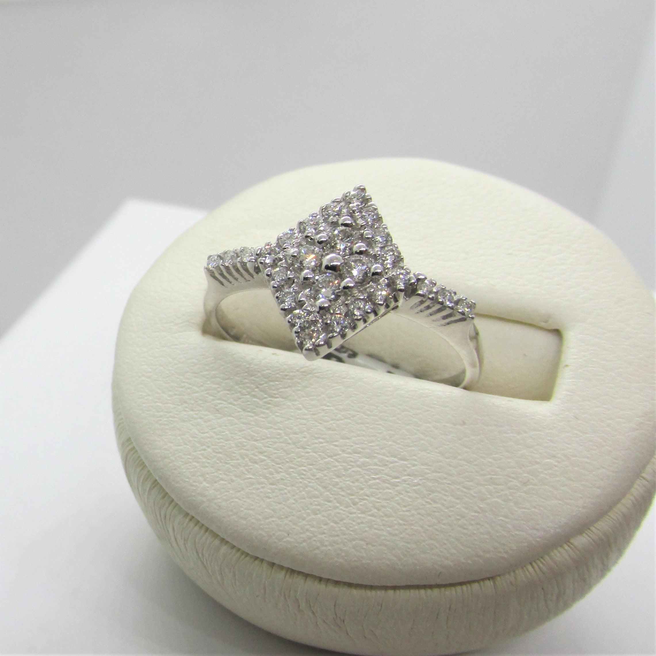 Rhombus engagement Ring Round Diamonds - Thenetjeweler