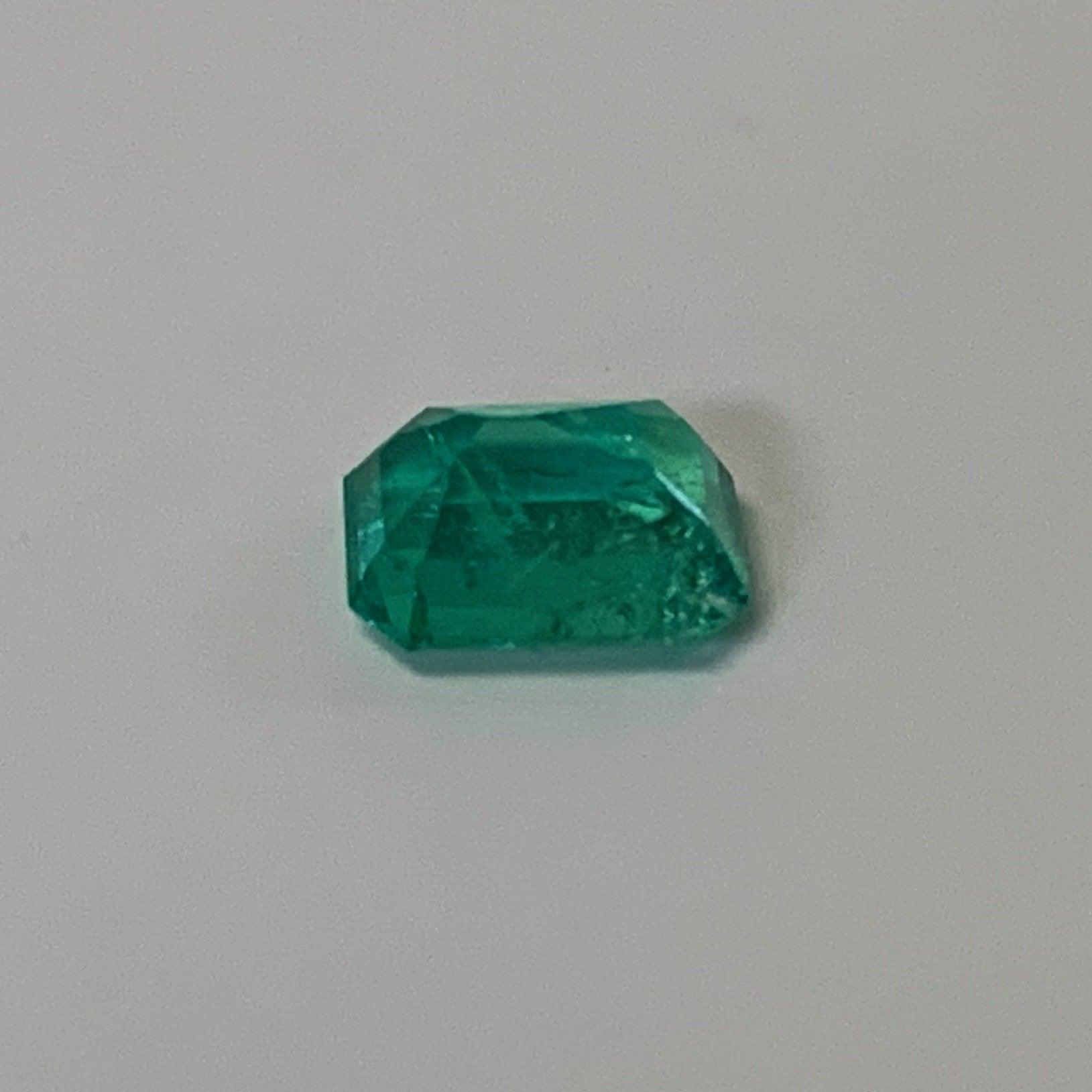 Emerald Cut Natural Emerald Loose Gemstone 0.67 carat. - Thenetjeweler