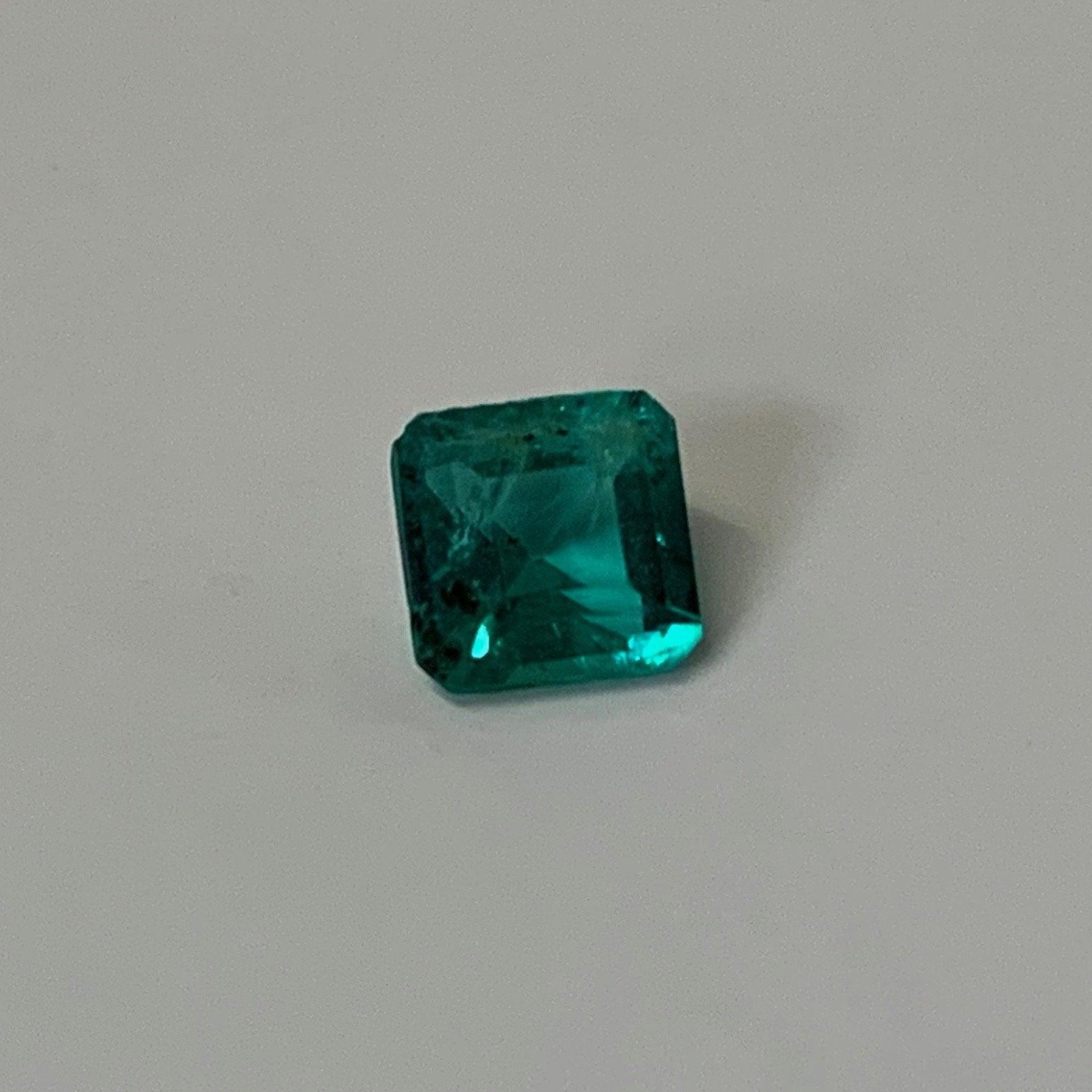 Cushion Cut Green Emerald Loose Gemstone 0.47 carat - Thenetjeweler