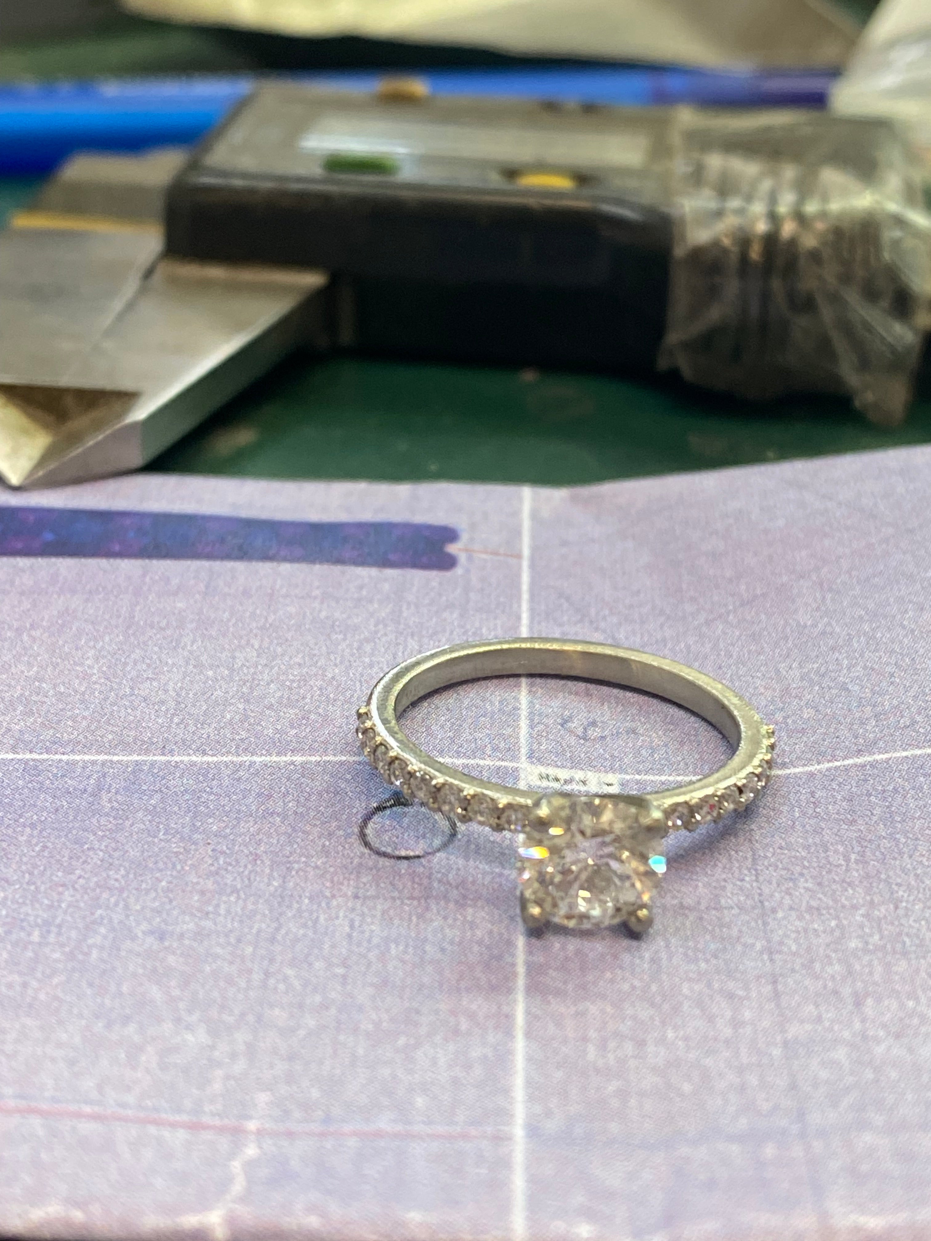 LG Round Diamond 1. 08 carat