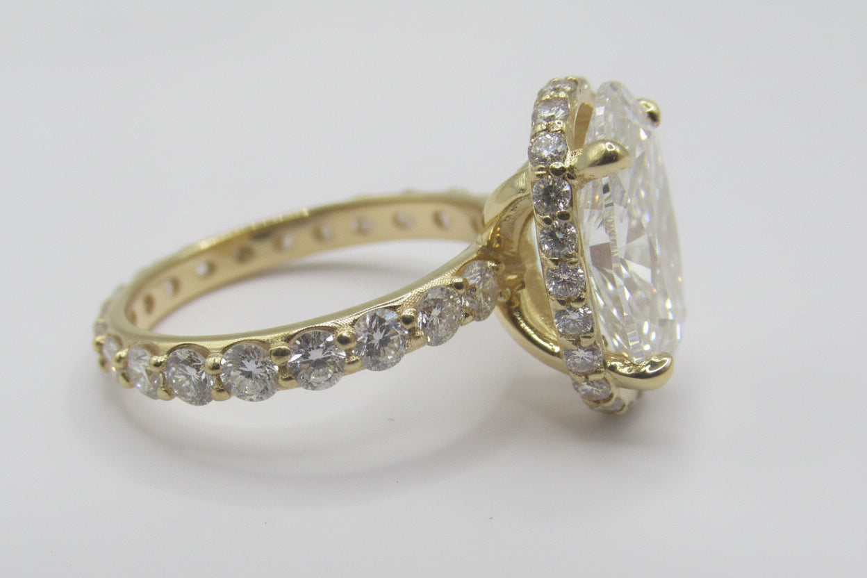 Close-up of 3.11 ct Oval Lab Diamond, D color, showing brilliant-cut facets