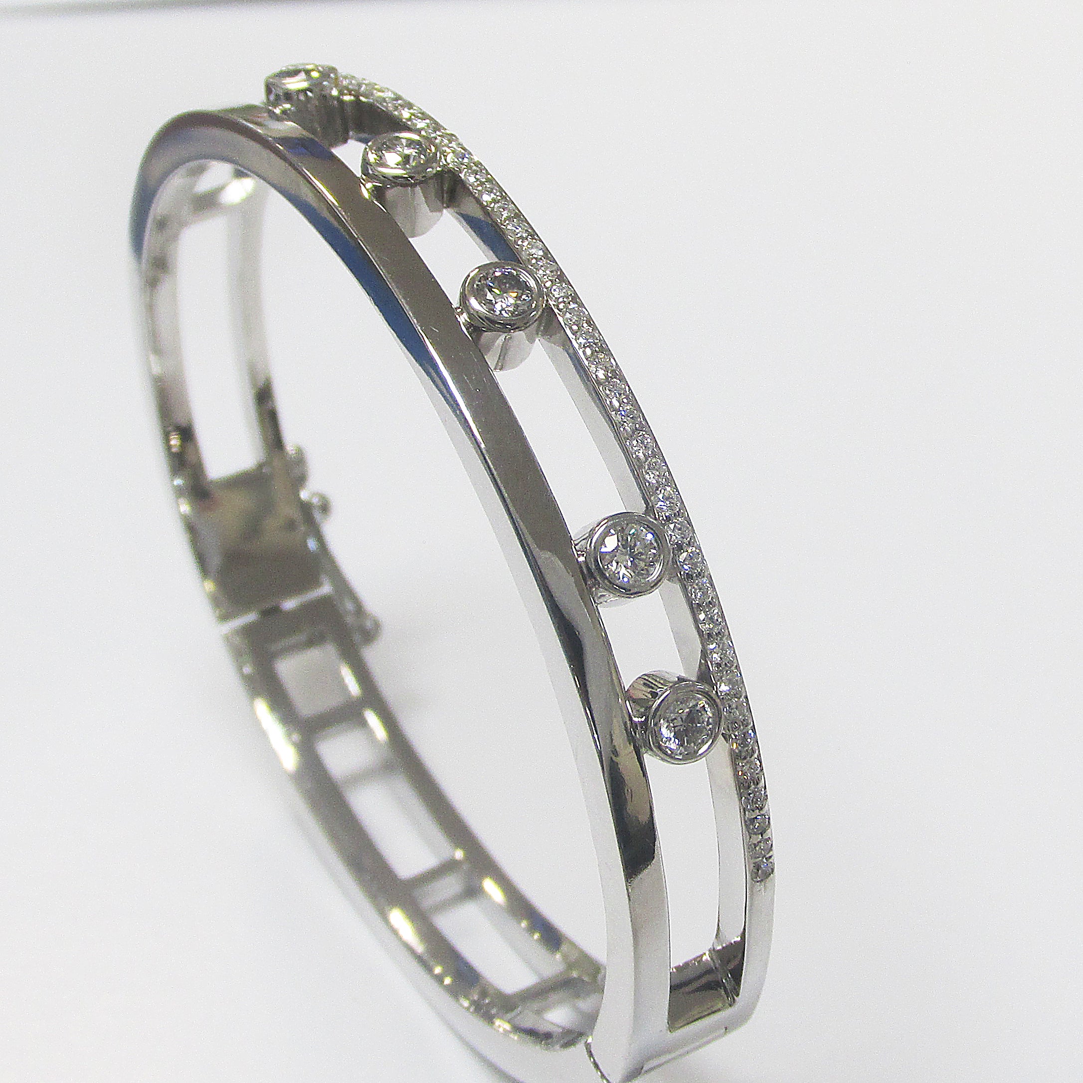 Diamond Bangle Bracelet 18K White Gold 0.85 ct - Thenetjeweler