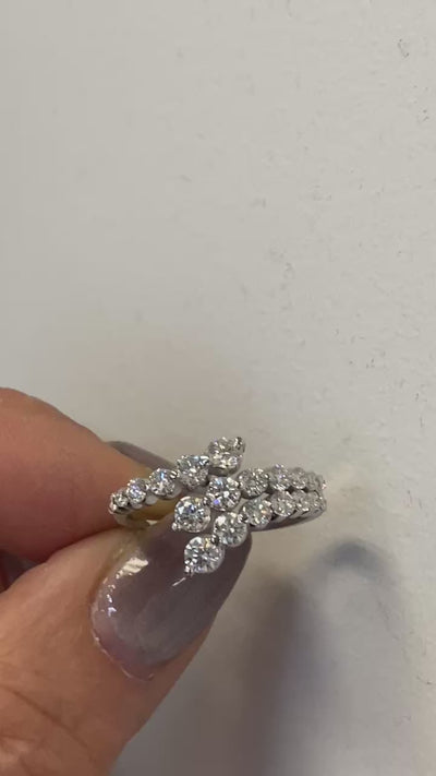 video of graduated round brilliant diamonds in white gold setting
