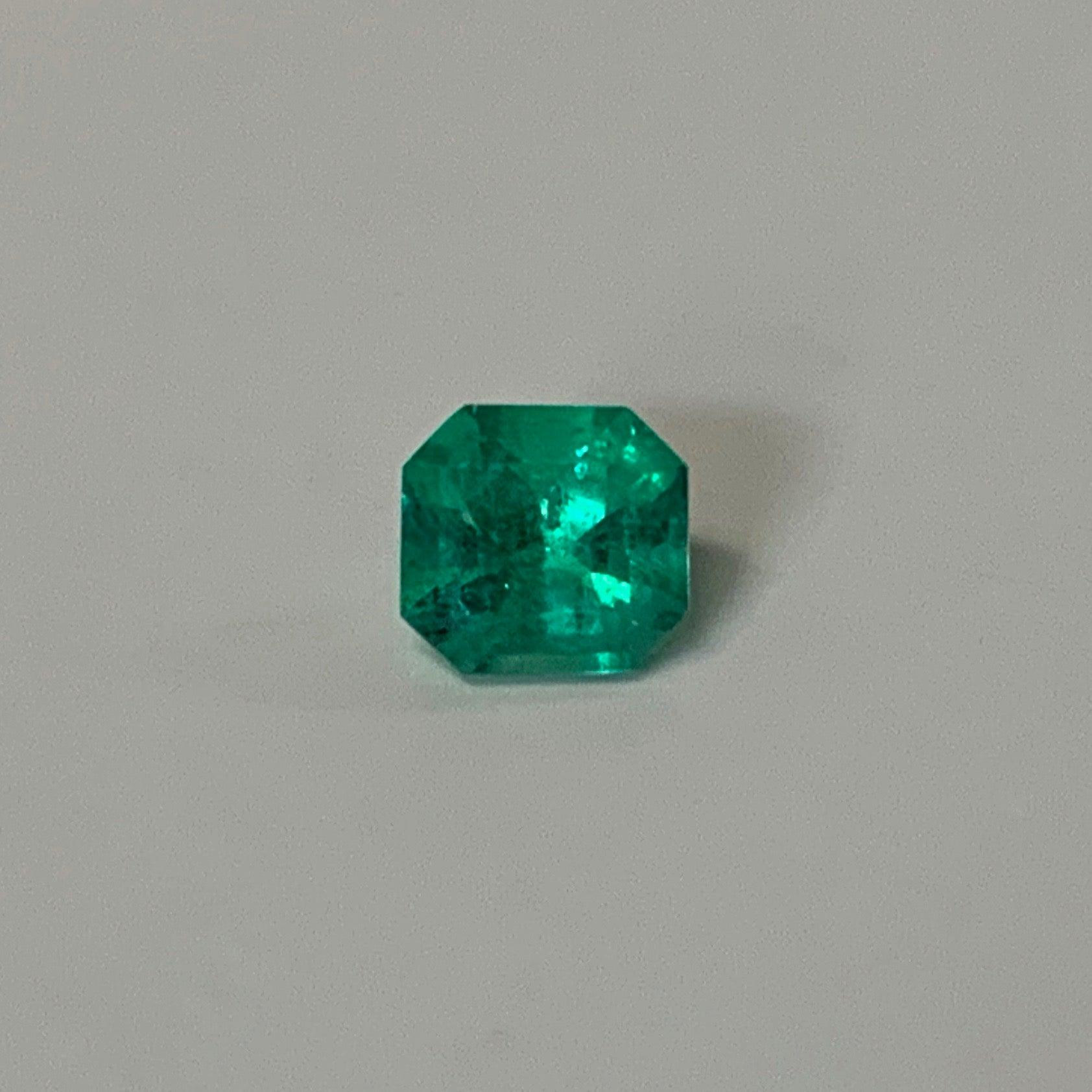 Asscher Cut Green Emerald Loose Gemstone 0.49 carat - Thenetjeweler