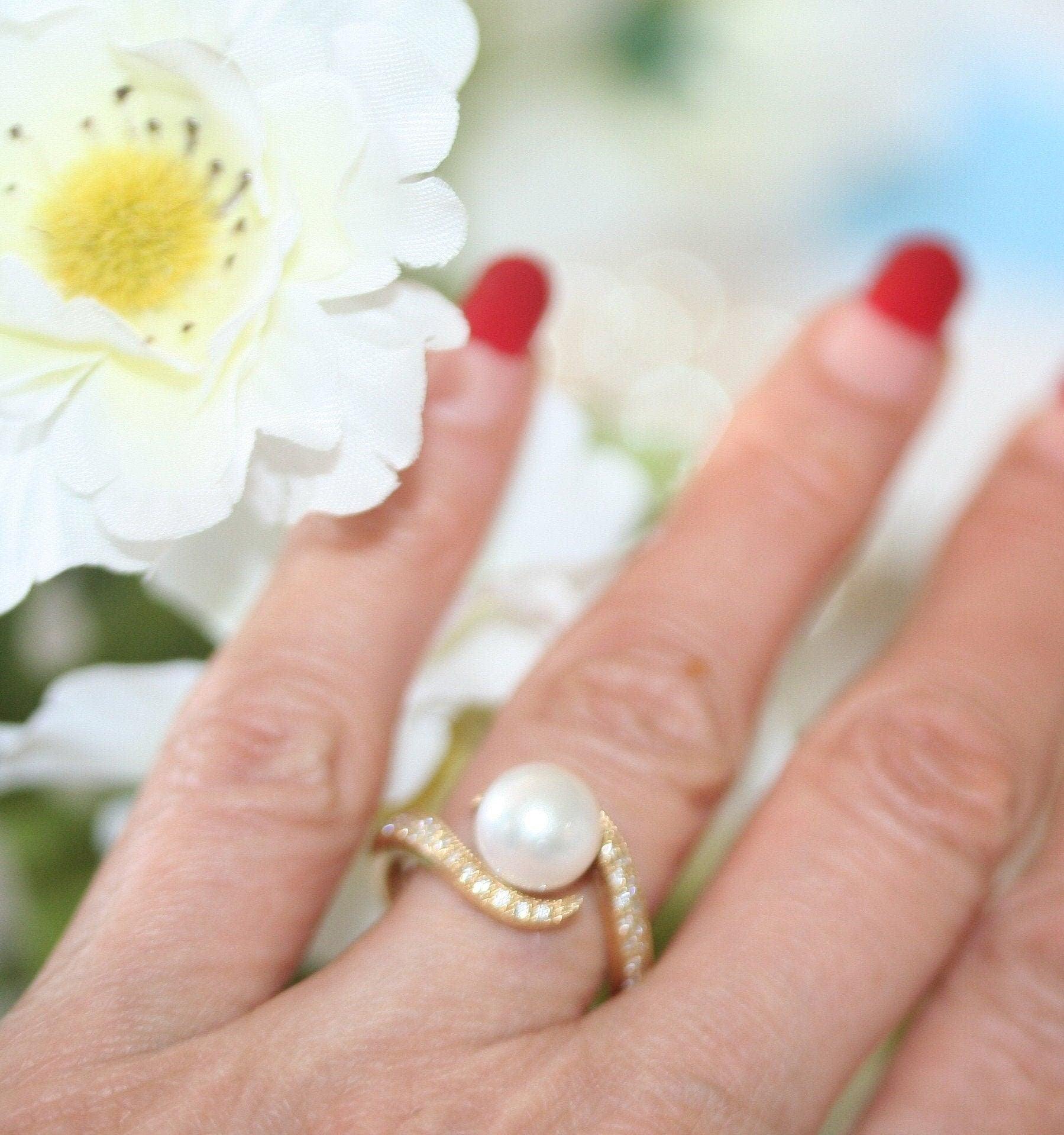 Flower Pearl Ring, White newest Pearl Ring, Vintage Ring, Natural Pearl, June Birthstone, Flower Ring, June Ring, Bridal Pearl Ring, White Pearl