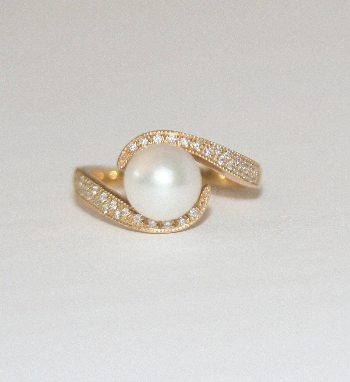 Pearl and Diamond Ring 18k Yellow Gold - Thenetjeweler